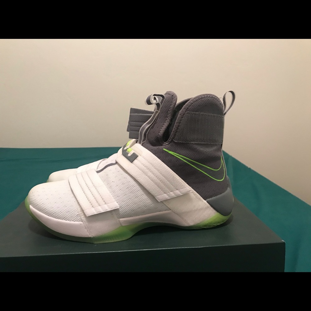 Nike LeBron Soldier XI